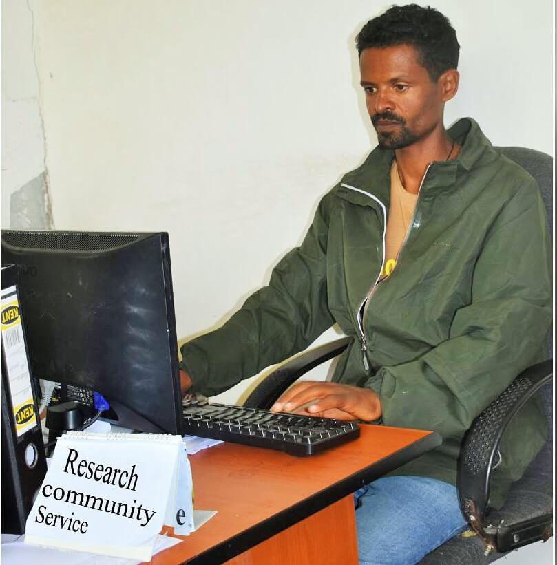 Research community head